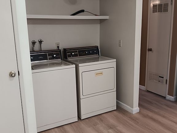 5th image of 1973 Benita Dr Unit 4