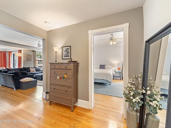 2nd image of 1321 W Lunt Ave APT 1E