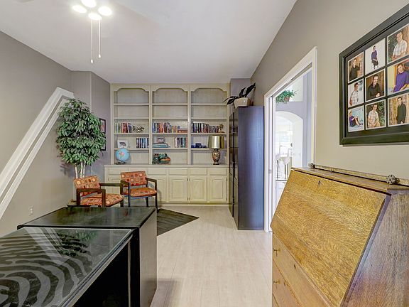 3rd image of 472 W Teakwood Dr