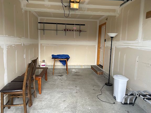 3rd image of 375 NE Ohenry Ct