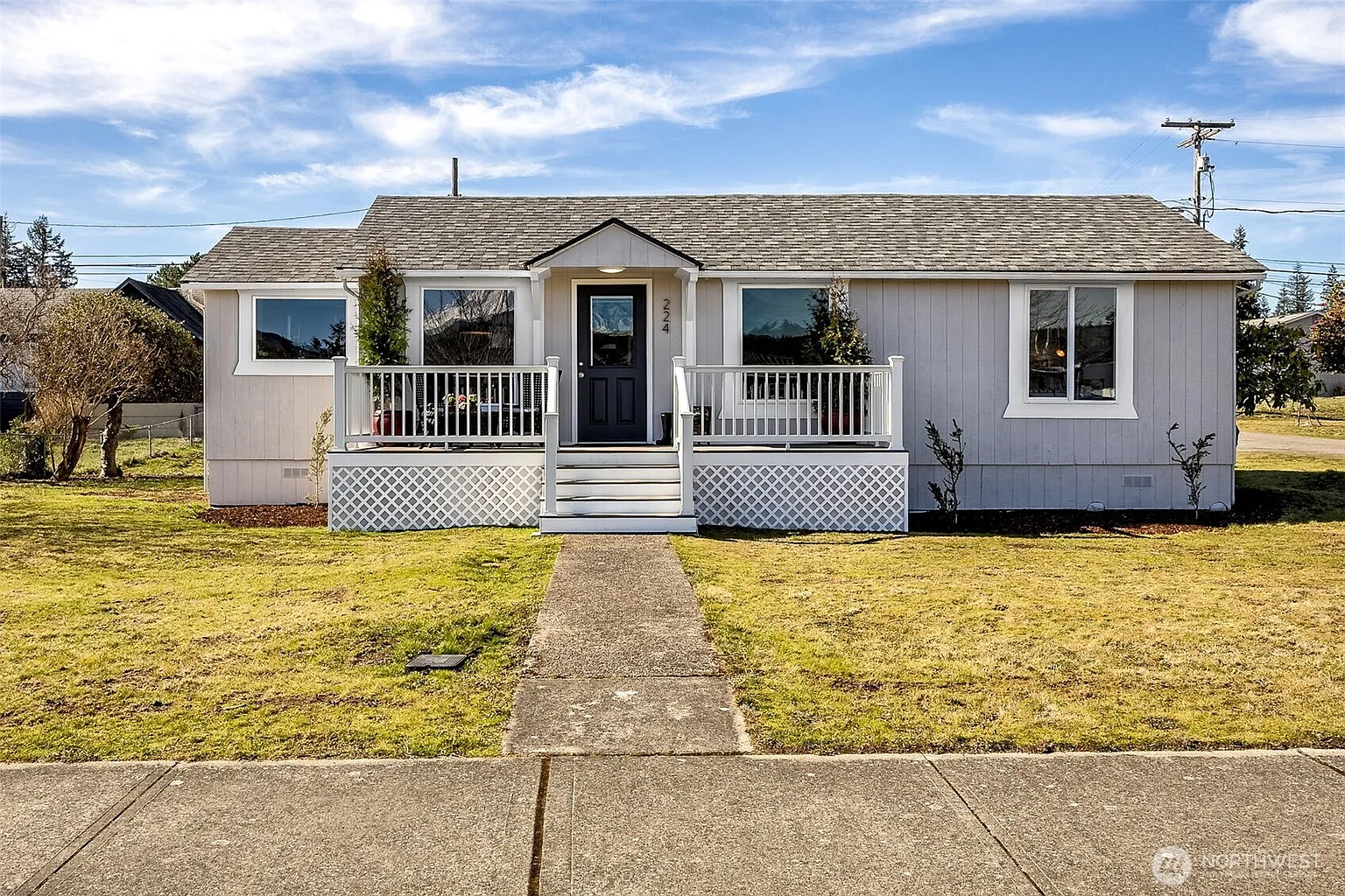 224 Orchard Avenue N photo 1
