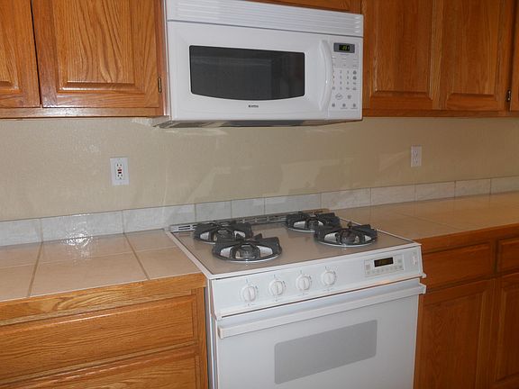 4th image of 142 Luxury Ln