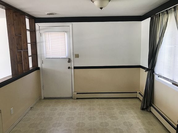 3rd image of 2406 Elm Ave