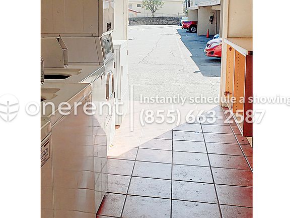 5th image of 1008 W Huntington Dr APT 21