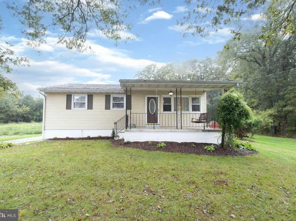 960 New Chester Rd, New Oxford, PA 17350