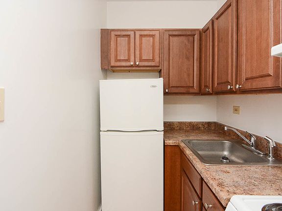 2nd image of 1850 N Humboldt Blvd #D904
