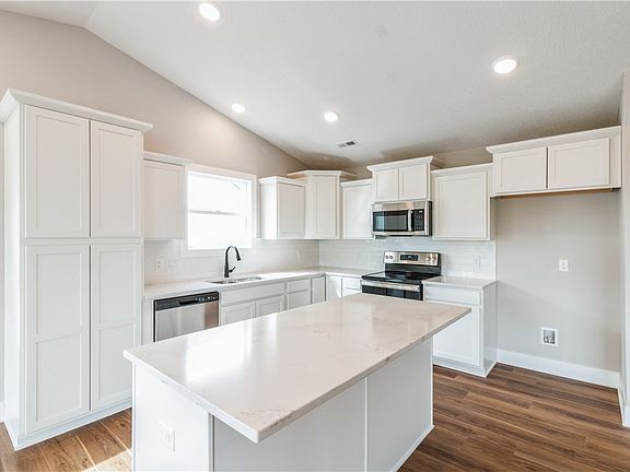 5th image of 5623 NE Creek Ridge Dr