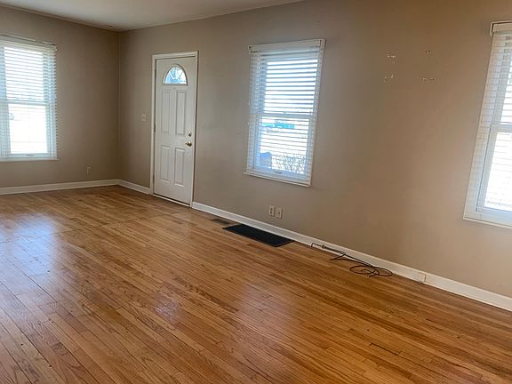 2nd image of 1519 Stratford Ct
