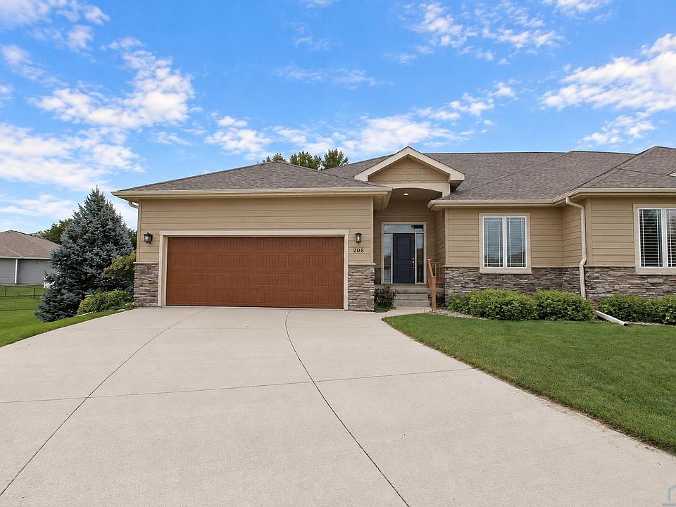 1st image of 208 S Churchill Cir