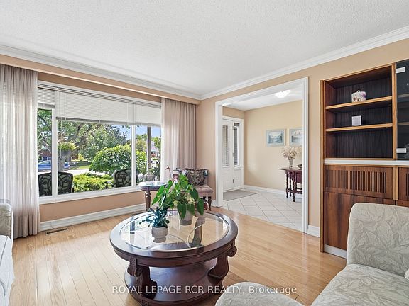 5th image of 71 Birchview Cres