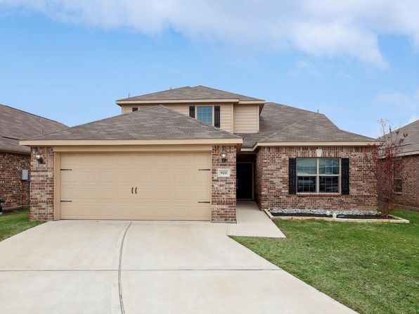 920 1st St, Sanger, TX 76266