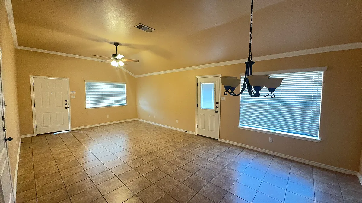 Building Photo - 5001 Autumn Valley Dr #A