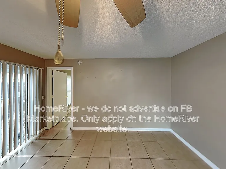 421 Hunter Cir — Photo 3