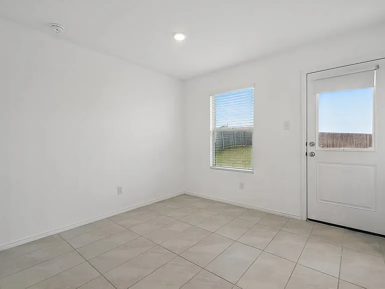 8400 High Robin Ave — Photo 7