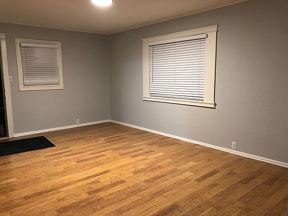 3rd image of 414 S Park Dr