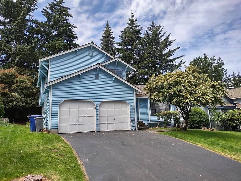 945 148th Dr SE — Photo 1