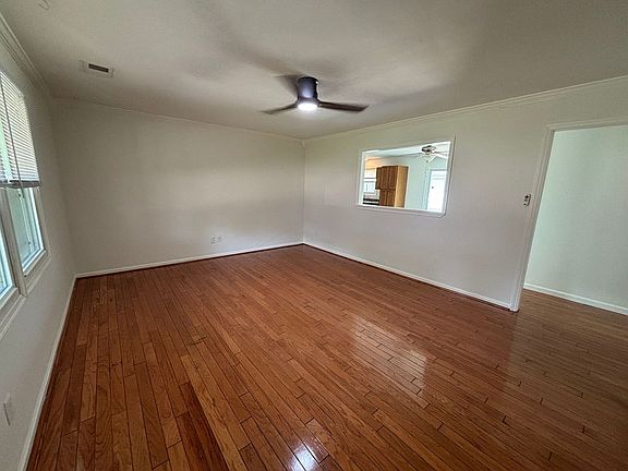 3rd image of 402 Aspen Dr