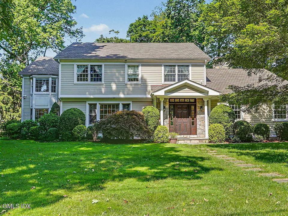 6 Lake Dr