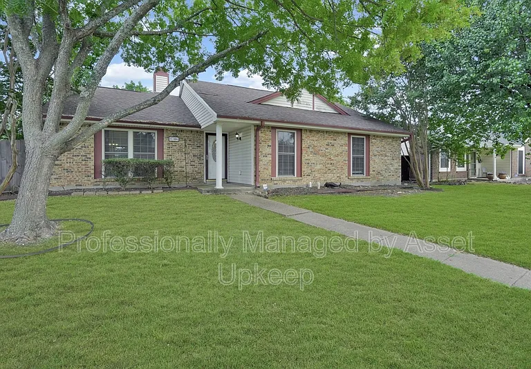 1306 Clearview Dr — Photo 3
