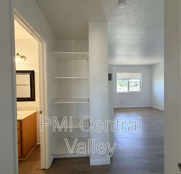 111 N Walnut Ave #10 — Photo 11