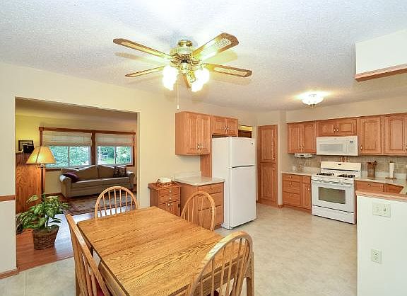 5th image of 13064 Revere Ln N