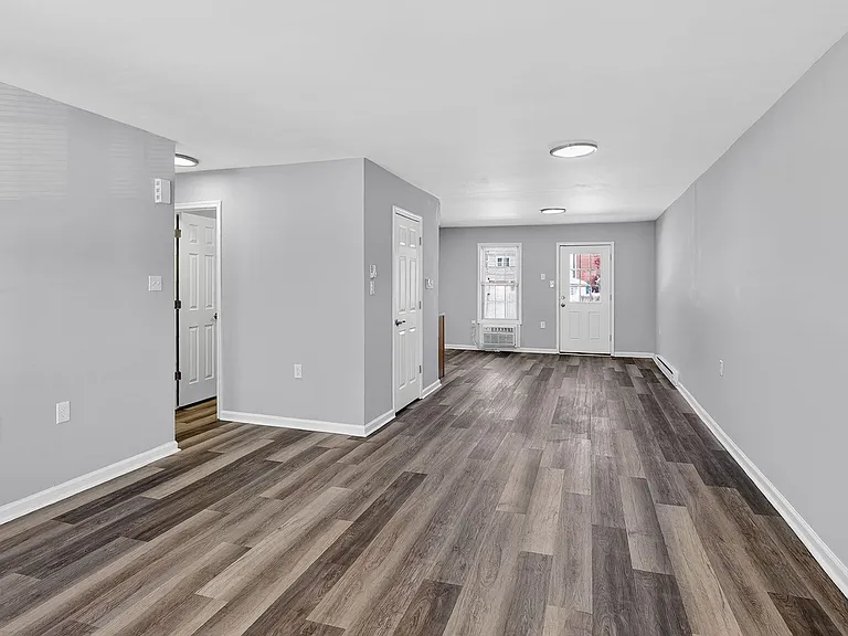 Waters Edge Apartments — Photo 24