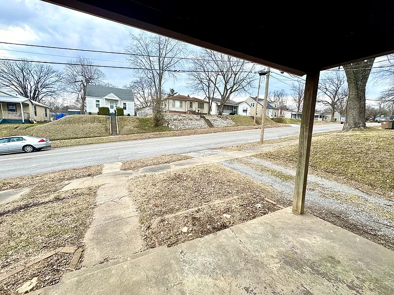 1426 N Main St — Photo 2