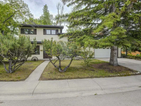 1135 N Southglen Dr SW, Calgary, AB T2W 0X2