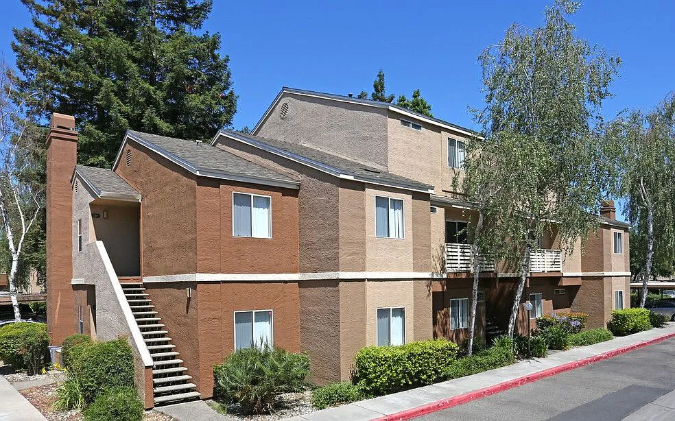 Willow Grove — Photo 1
