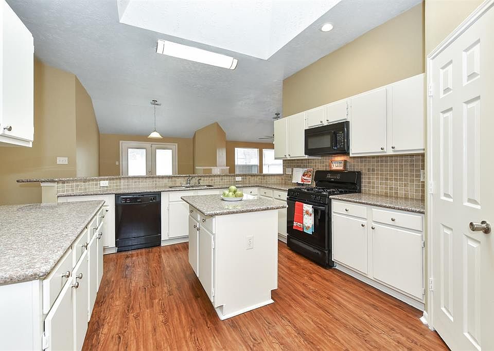 1st image of 14915 Willow Hearth Dr