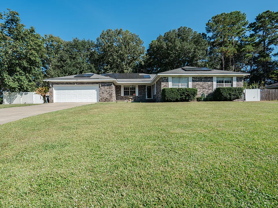 411 Christopher Dr