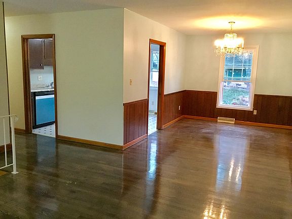 2nd image of 3001 Beacon Dr