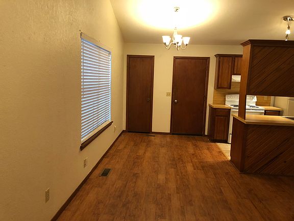 2nd image of 1721 Hillcrest Dr