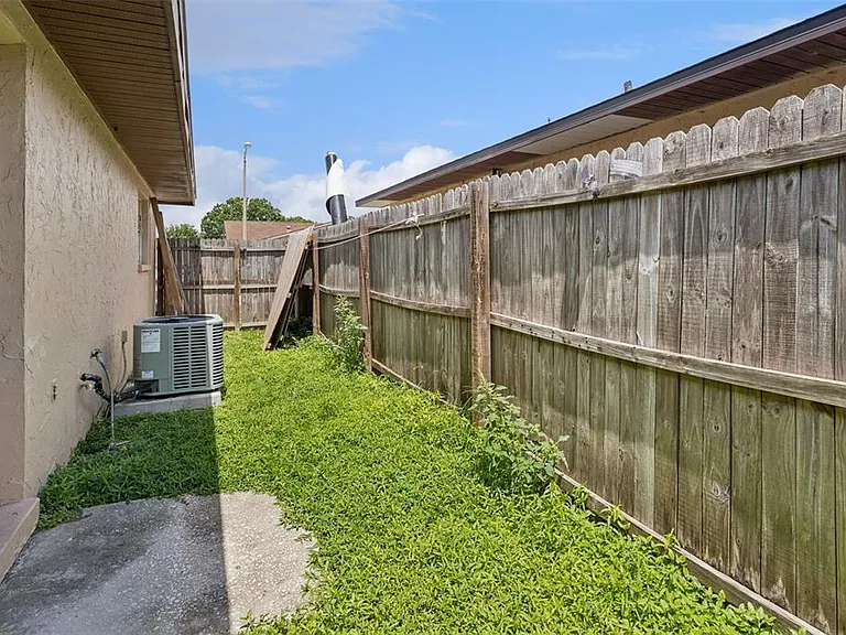 1048 Buccaneer Dr — Photo 24
