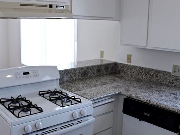 5th image of 3746 Mentone Ave APT 404