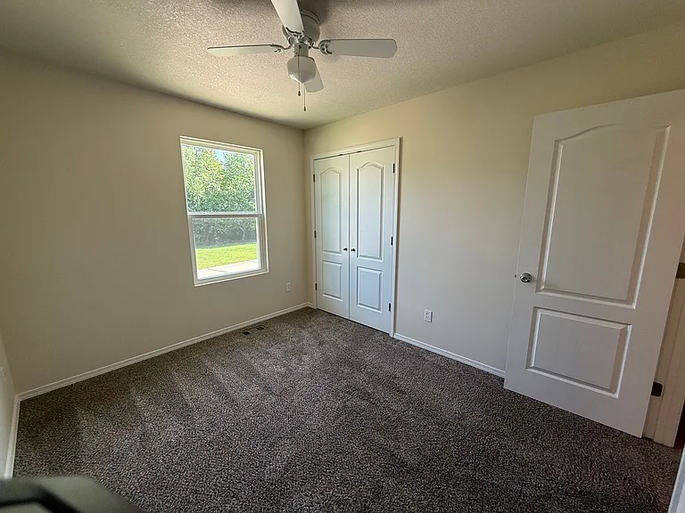 923 Foster Ct — Photo 8