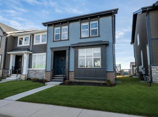 153 N Waterford Blvd, Chestermere, AB T1X 2M9