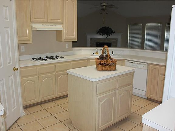 5th image of 1013 Wendell Way