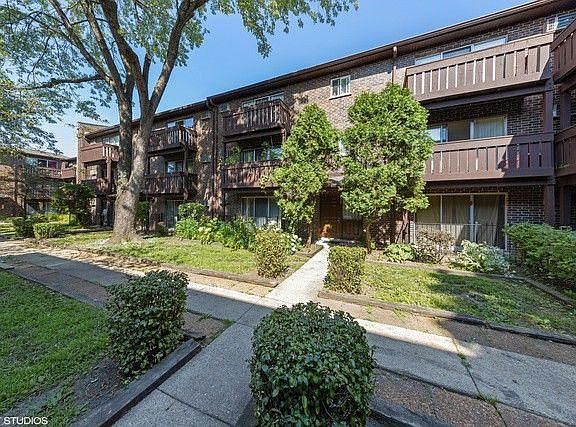 2nd image of 1317 E Turtle Creek Cir #C