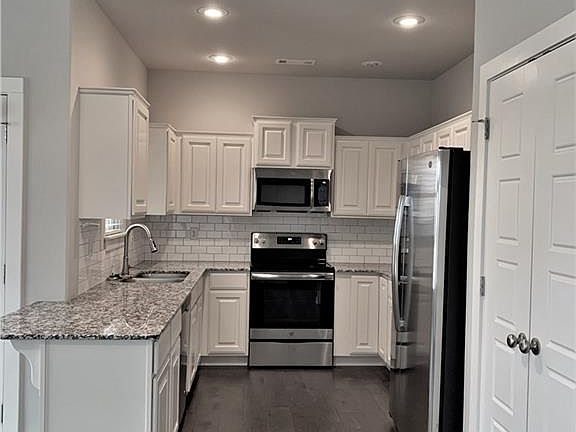 5th image of 3901 SW Peachwood Dr