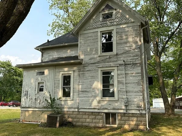 1331 N Locust St, Pontiac, IL 61764