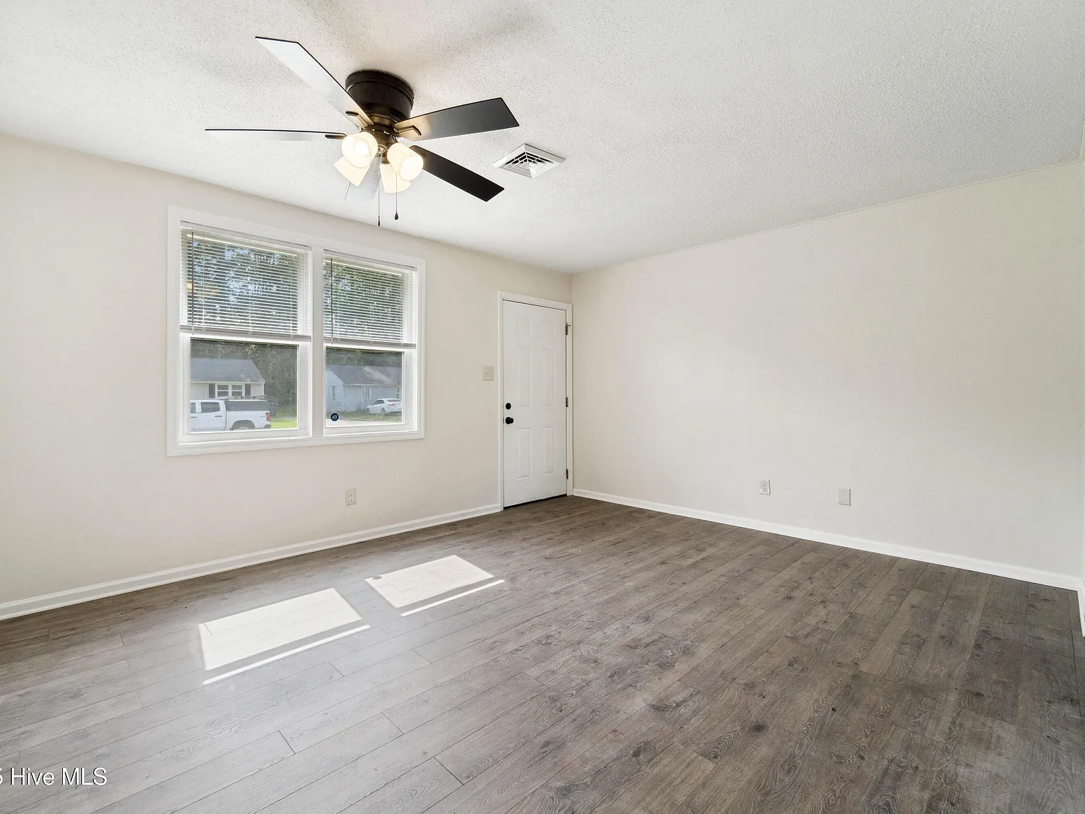 2 bed, 1.0 bath, 725 sqft, $1,095 — Photo 4