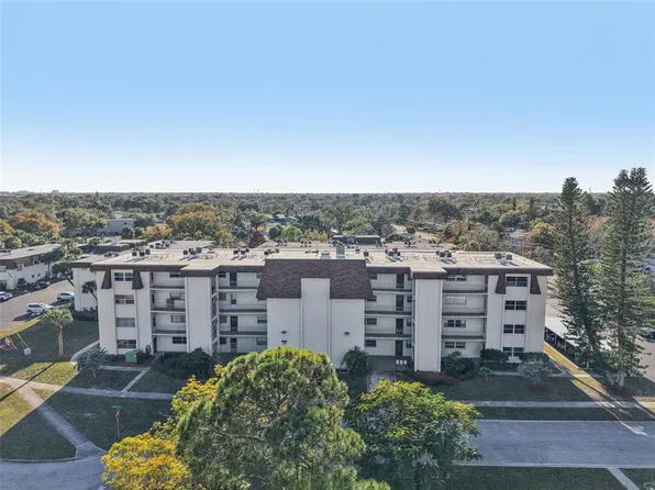 209 NE Lincoln Cir N APT 309, Saint Petersburg, FL 33702