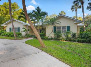 24 N Via Lucindia Dr, Sewalls Point, FL 34996