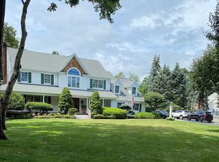 11 Apricot Rd, Mount Sinai, NY 11766