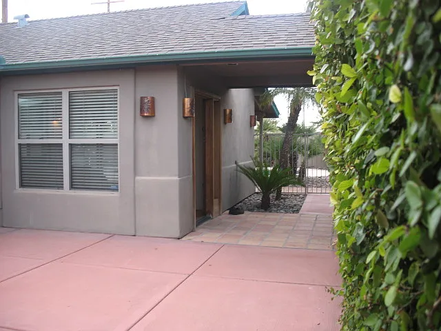 1103 W Osborn Rd — Photo 2