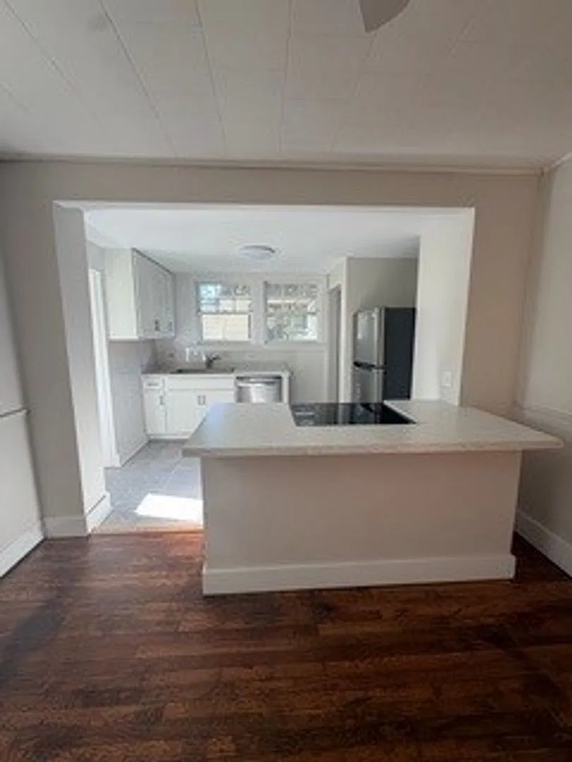 3 Bedroom w/basement — Photo 2