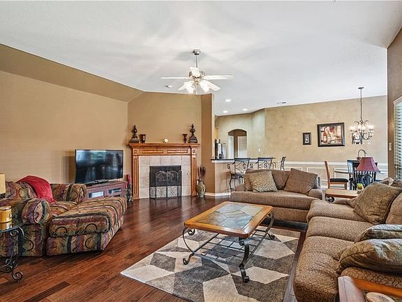 4th image of 7913 Whitehart St