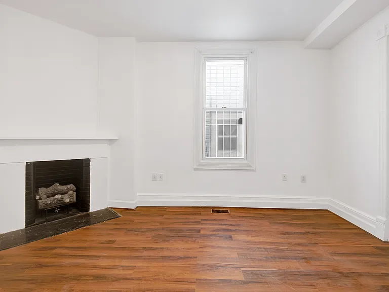 739 Morton St NW — Photo 3