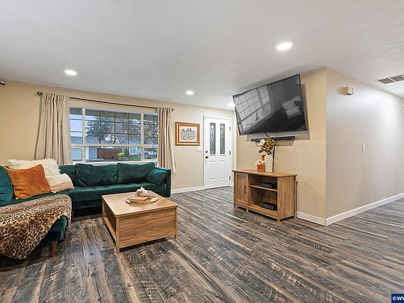 5th image of 4637 Sunflower Way NE